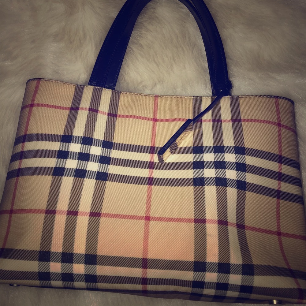 Authentic Burberry tote ❤️